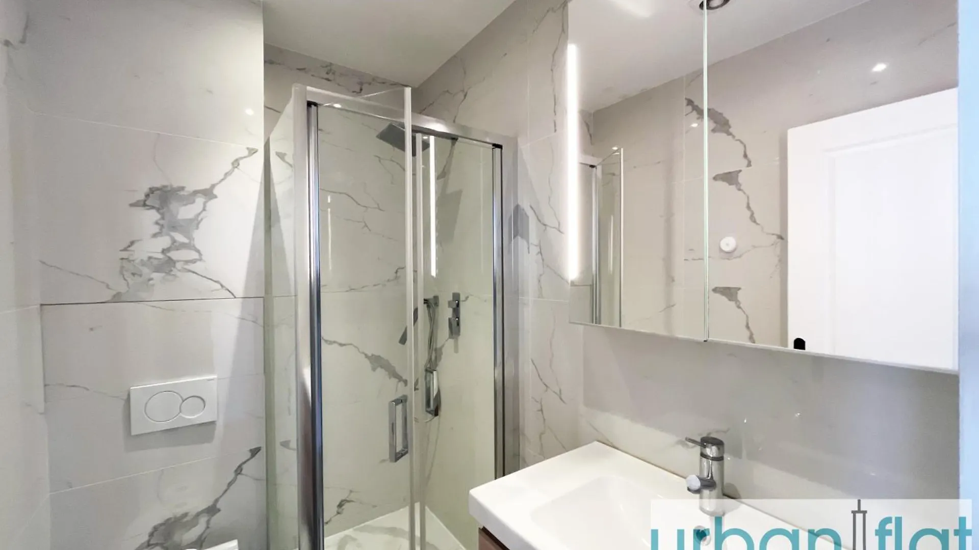 Urban Flat 108 - Classic Parisian 4 Bdr Flat Apartament *