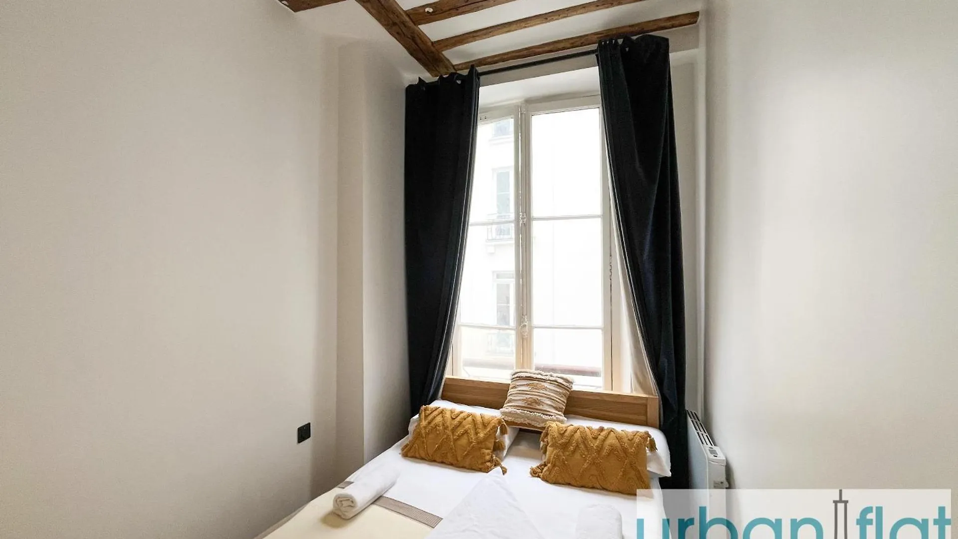Urban Flat 108 - Classic Parisian 4 Bdr Flat