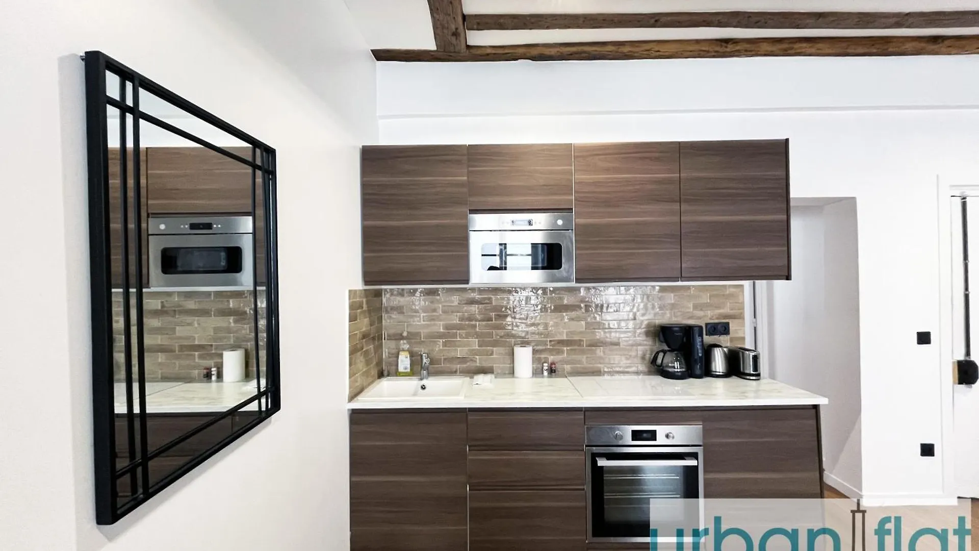 Urban Flat 108 - Classic Parisian 4 Bdr Flat *