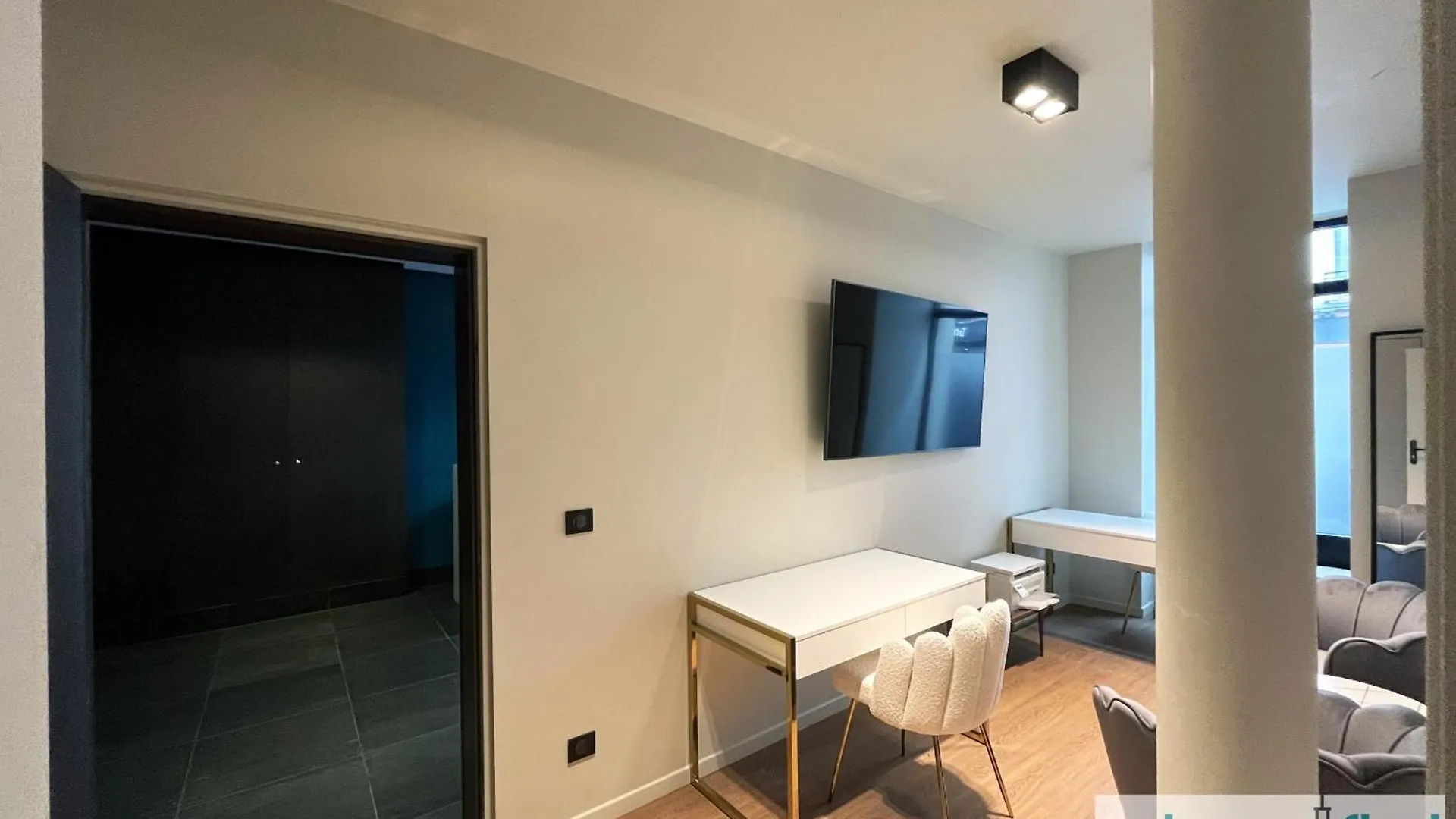 Apartment Urban Flat 108 - Classic Parisian 4 Bdr Flat